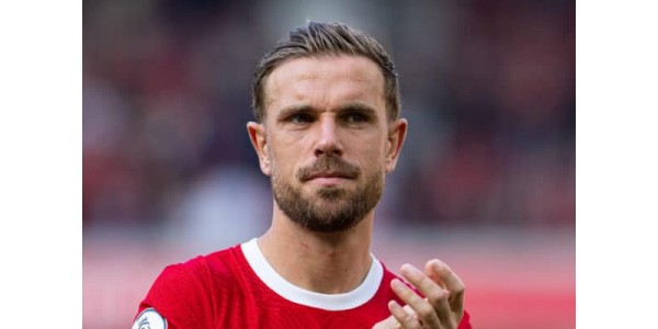 Jordan Henderson, zkušený kapitán, který hrál za Liverpool 12 let, tým opouští
